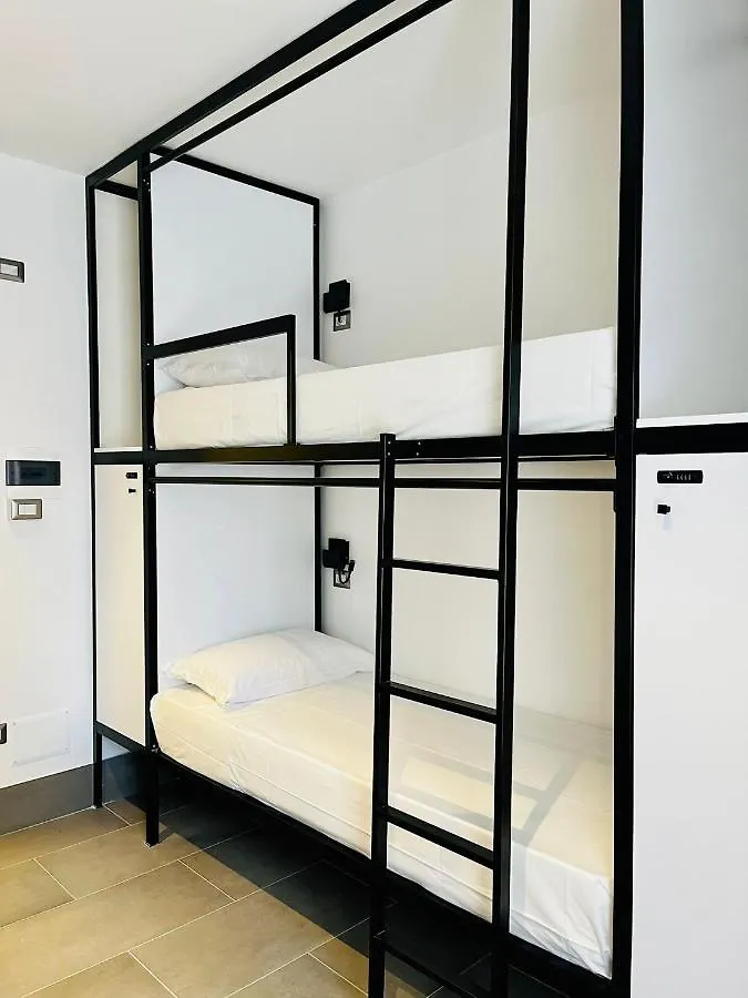 Smart Rooms Naples 0*,